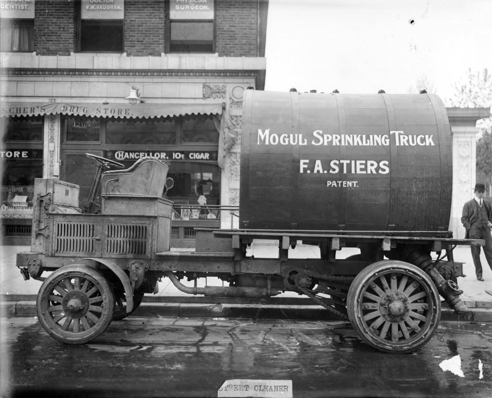 Mogul Sprinkling Truck, 1910