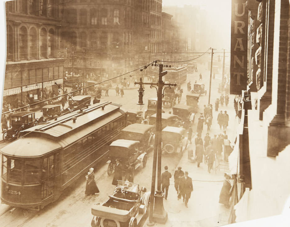 A busy traffic scene on Washington Avenue, 1910