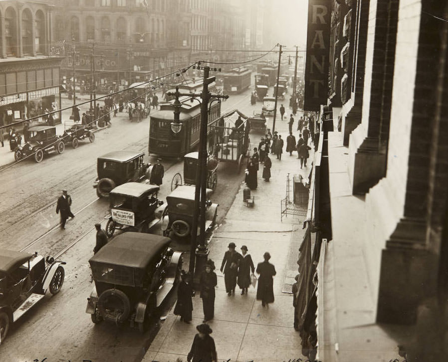 A busy traffic scene looking south on Broadway near Washington Avenue, 1915
