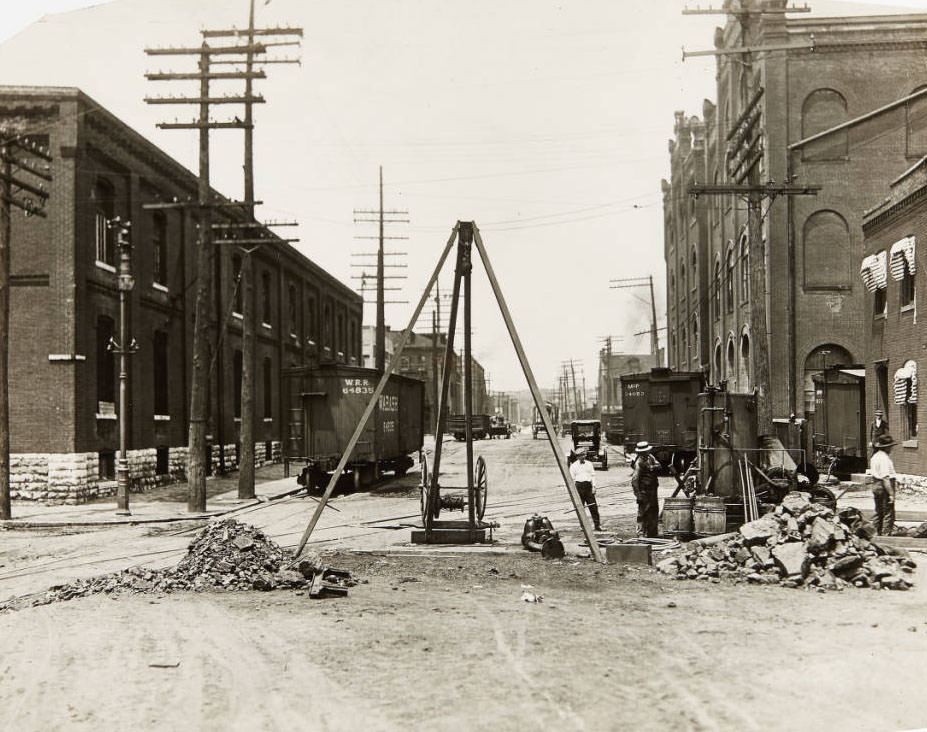Barton Street and railroad, 1915