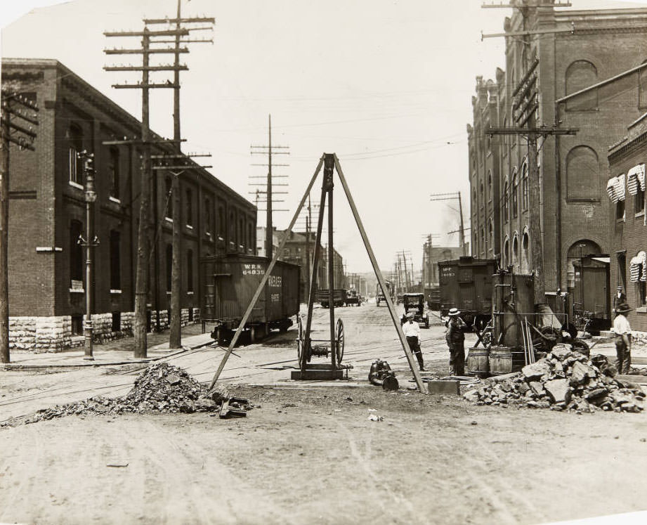 Street and sewer repair work being done on Barton Street, 1915