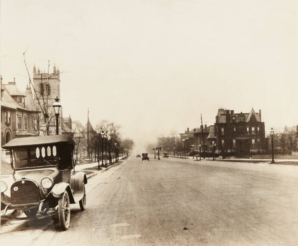 Lindell Blvd. looking west from its intersection with Spring Ave, 1915