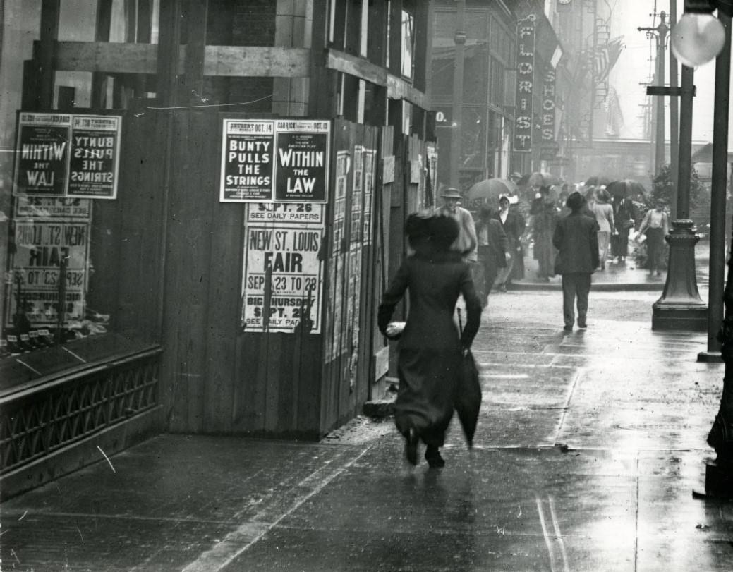 Seventh Street and Washington, looking east. Signs on building advertise the plays Bunty Pulls the Strings and Within the Law, 1910