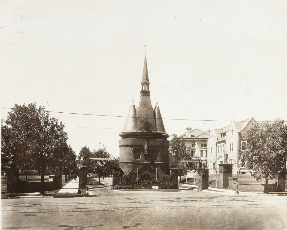 The gate at the entrance to the Washington Terrace neighborhood just off of Union Boulevard, 1915