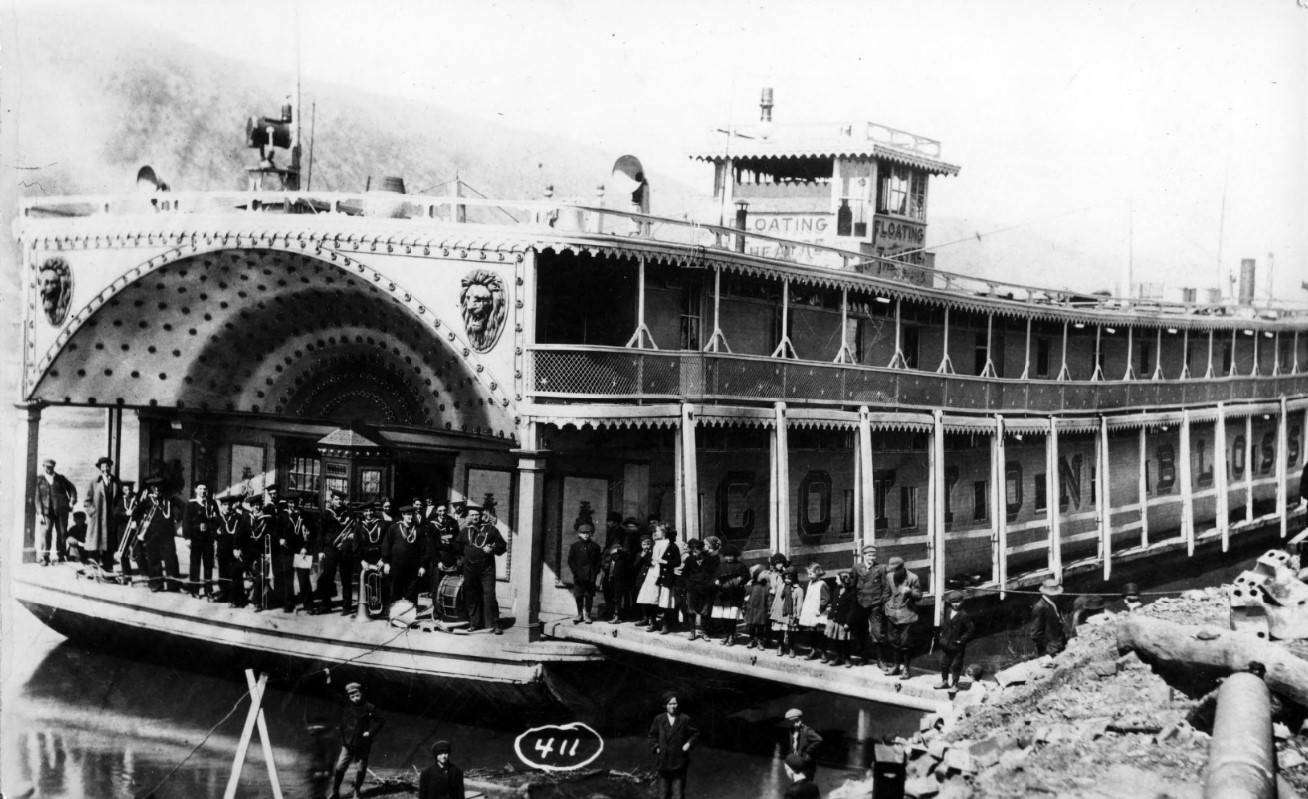 Cotton Blossom Floating Theatre 1912.