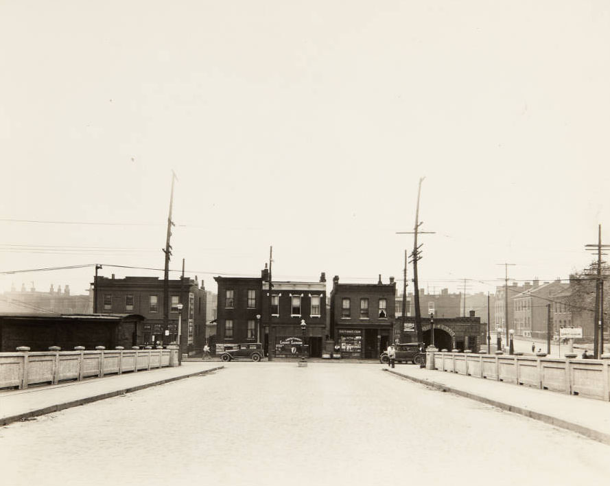 The intersection of Compton and Chouteau avenues, looking south on Chouteau, 1915