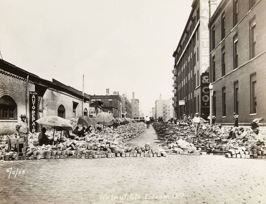 Street repair on Walnut, 1910s