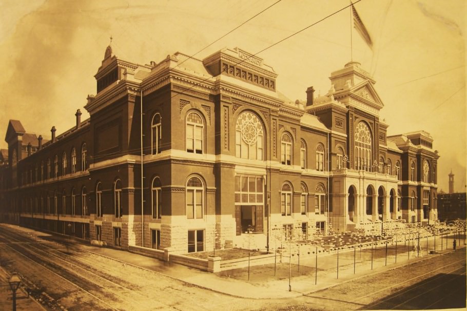The St. Louis Exposition and Music Hall at Olive and Fourteenth Street, 1880