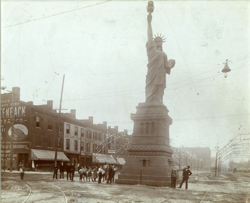 A replica of the Statue of Liberty at Twelfth and Pine in St. Louis in 1890.