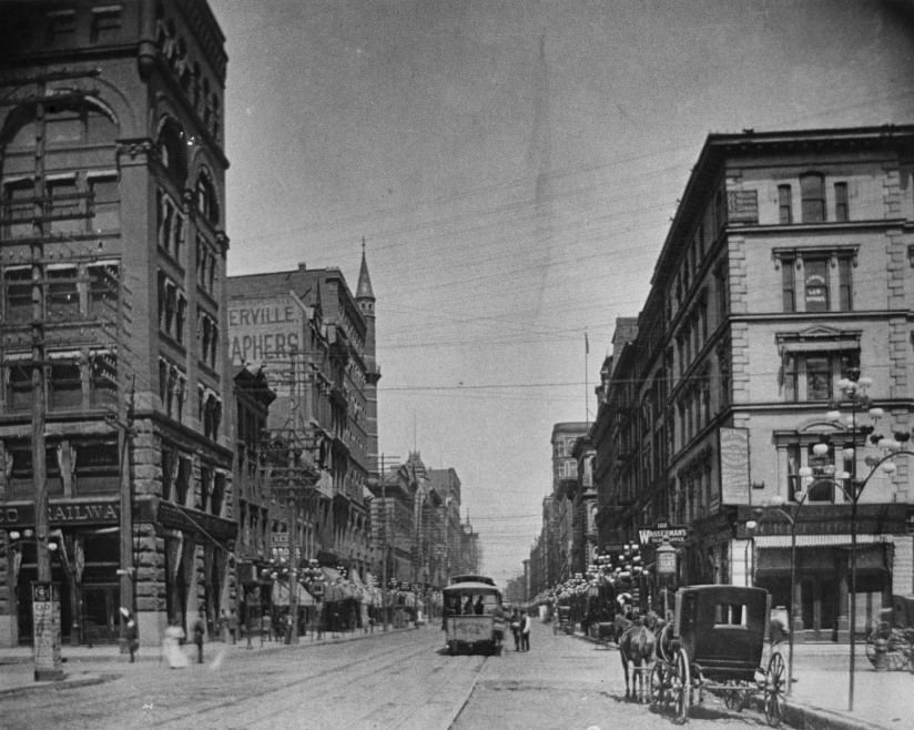 Broadway and Chestnut Streets, 1890