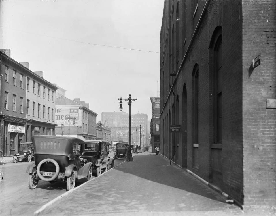 Chestnut St. at N. 11th St., 1925