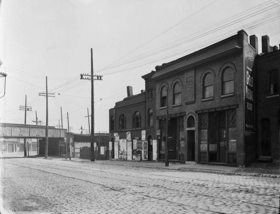 View of the intersection of South Vandeventer Ave. and the Wabash and Rock Island Railroad, 1925
