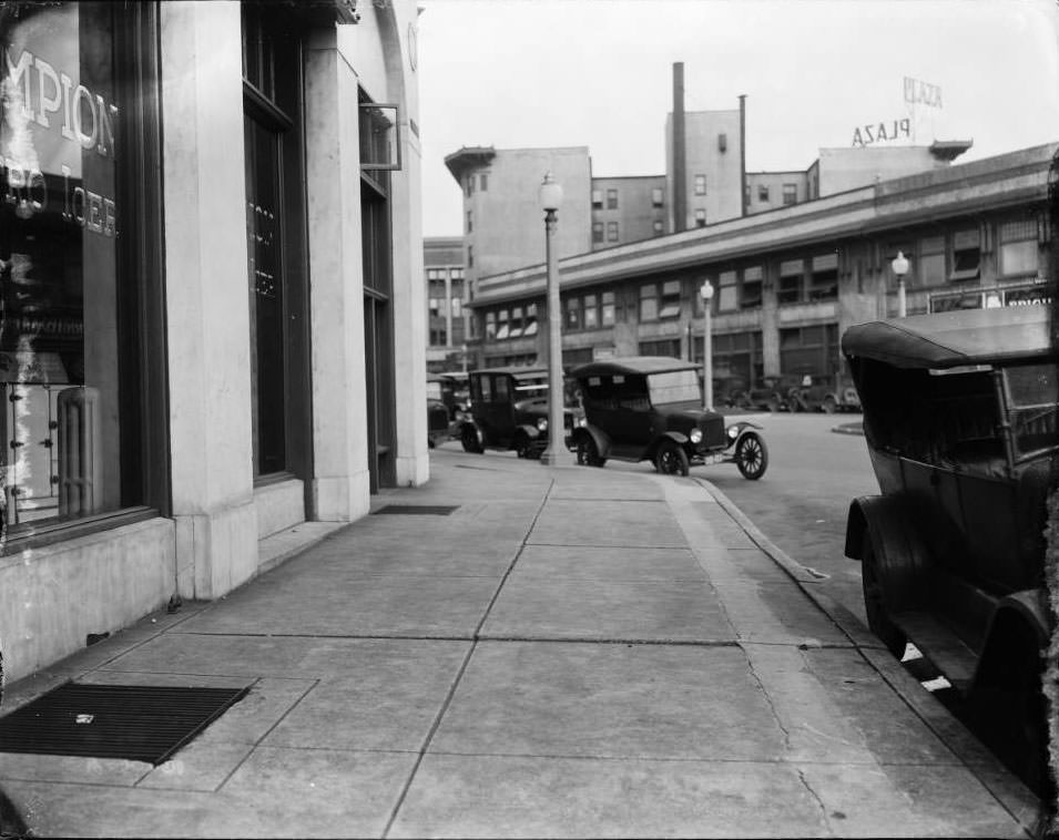 Looking east from the intersection of Olive Blvd and Channing Street. Channing does not exist anymore at this location. Now it is referred to as the Greenway Trail.