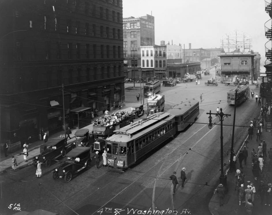 Looking east toward Eads Bridge Trolley Station at Third and Washington, 1925