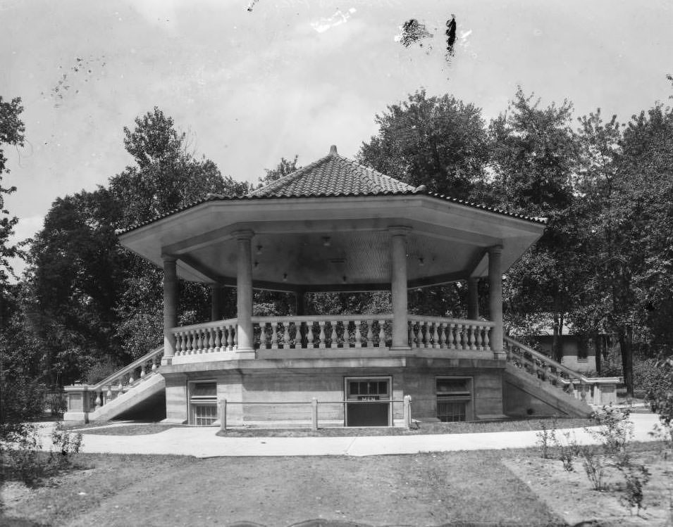 Gravois Park Pavilion in the Gravois Park neighborhood just south of the Cherokee Street district in south St. Louis, 1925