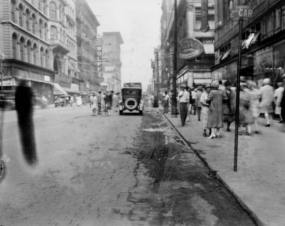 Washington Avenue, looking east from Sixth, 1925