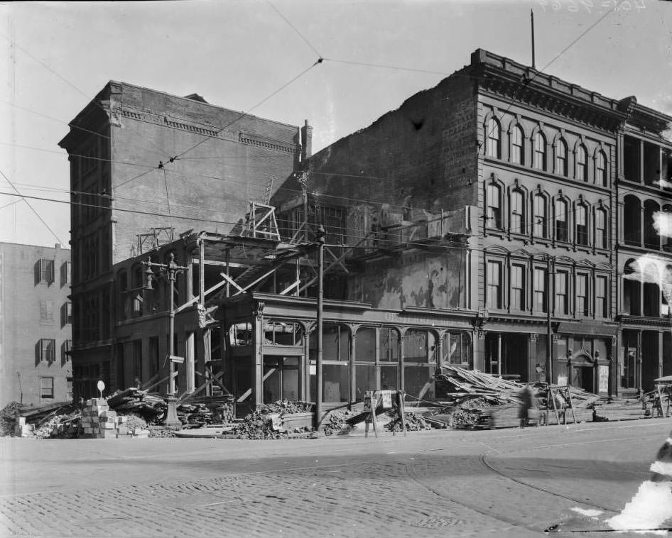 A building demolition south east corner of Fourth & Chestnut, 1925