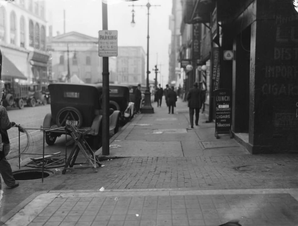 Looking east down the south sidewalk of Market Street, towards the intersection with Broadway (Fifth Street), 1925