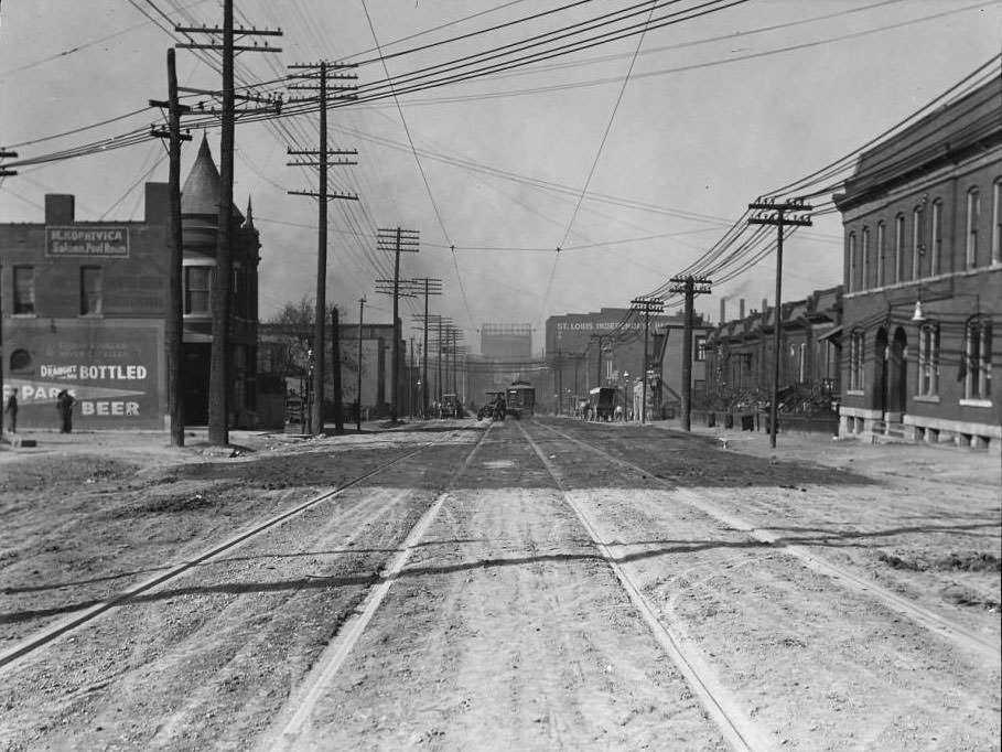 Chouteau Ave. west of Spring Ave., 1925