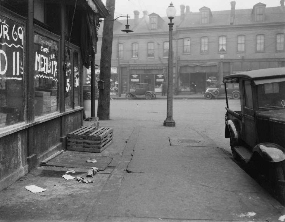 View of 2700 block of Franklin Avenue (now Dr. Martin Luther King) at the intersection of Leffingwell, 1925