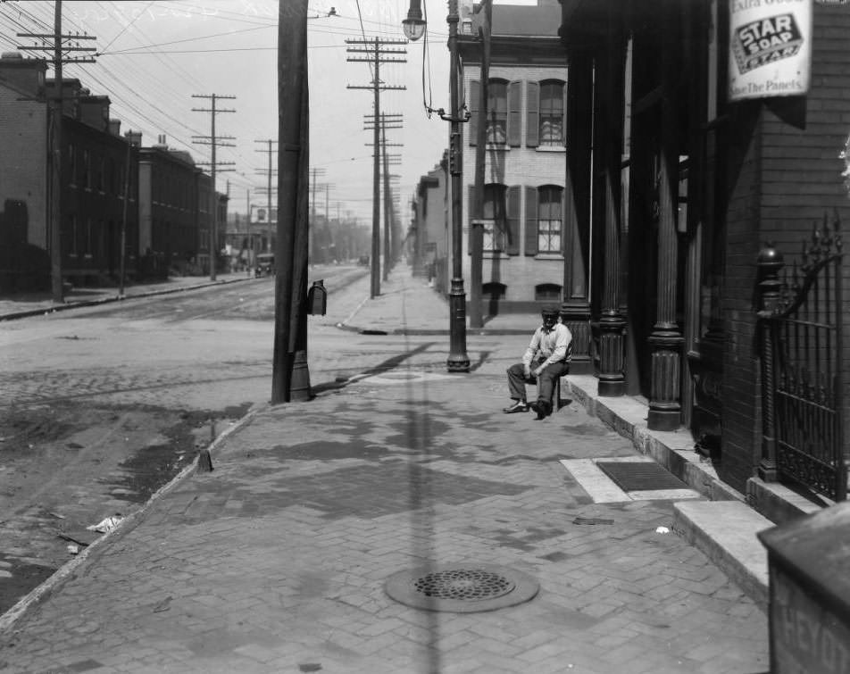 Looking west down Carr Street towards the intersection with Nineteenth Street, 1925