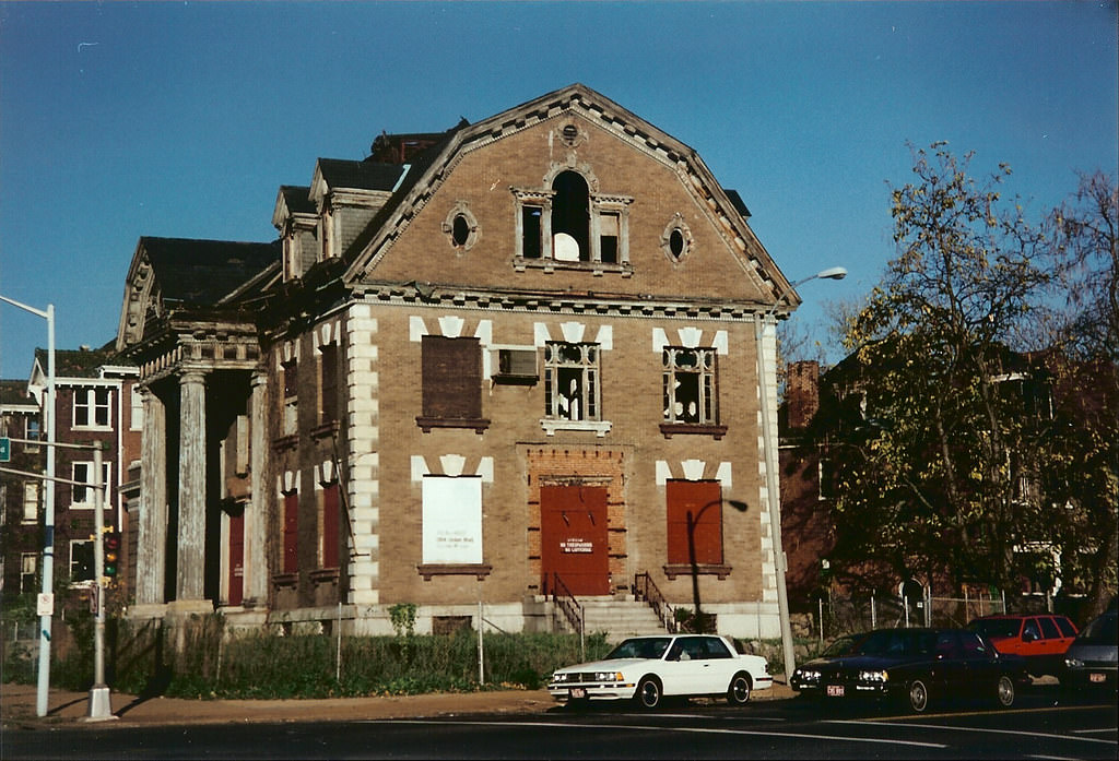 Boulevard Police Station, 1990s