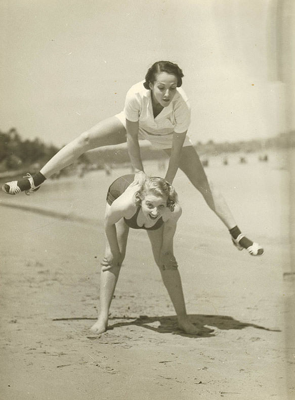 Making Waves: 1930s Australian Beach-Goers Enjoy the Summer