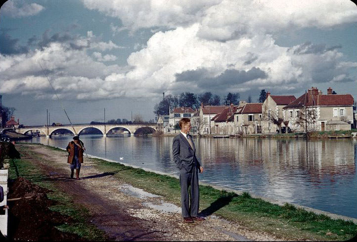 On the banks of the river Seine, May 1959