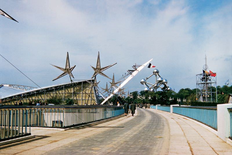 On the Overpass (or Passerelle) just inside the main entrance to the Fair.