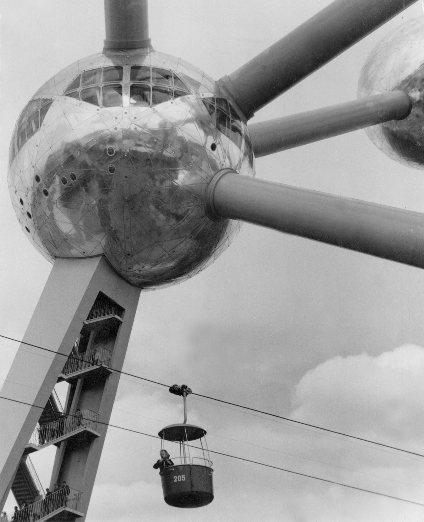 Atomium and gondola