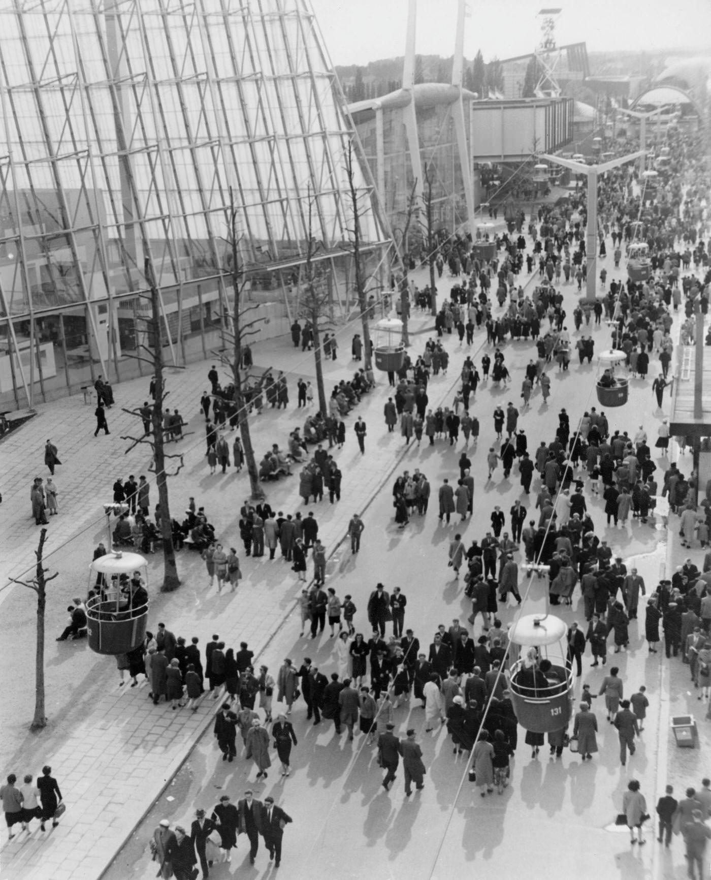 Brussels World’s Fair 1958 visitors