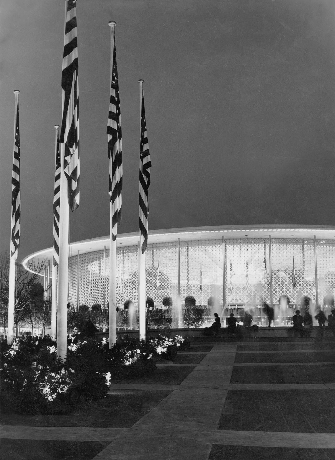 American Pavilion by night, Architect Edward Durell Stone