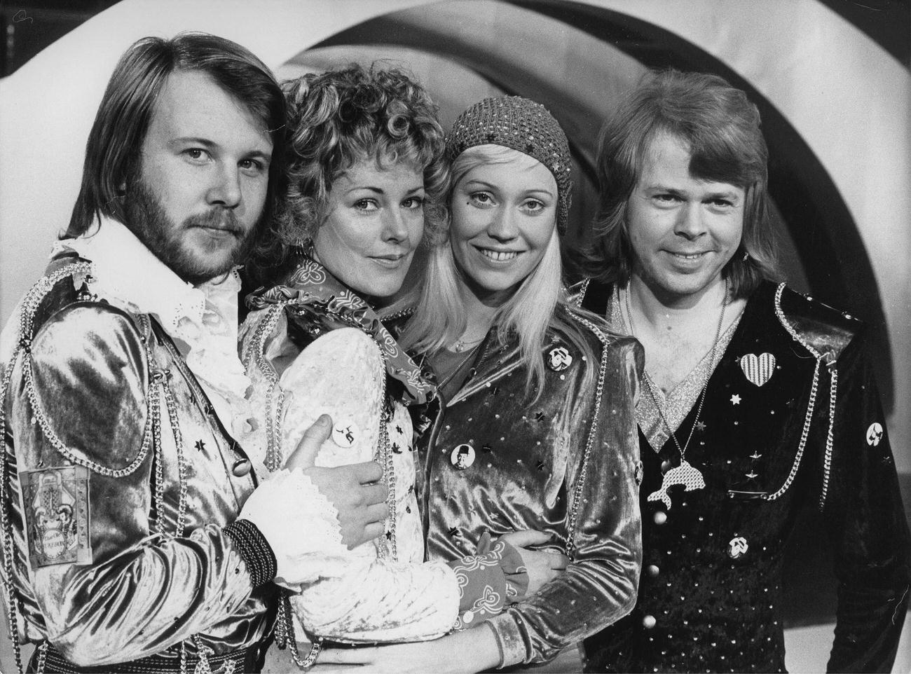 Benny Andersson; Anni-Frid Lyngstad; Agnetha Fältskog and Björn Ulvaeus. Photograph. Euro Vision Song Contest 1974 in Brighton