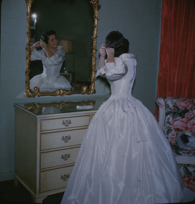 Elegance and Romance: A Stunning Photo Collection of a 1950s Wedding