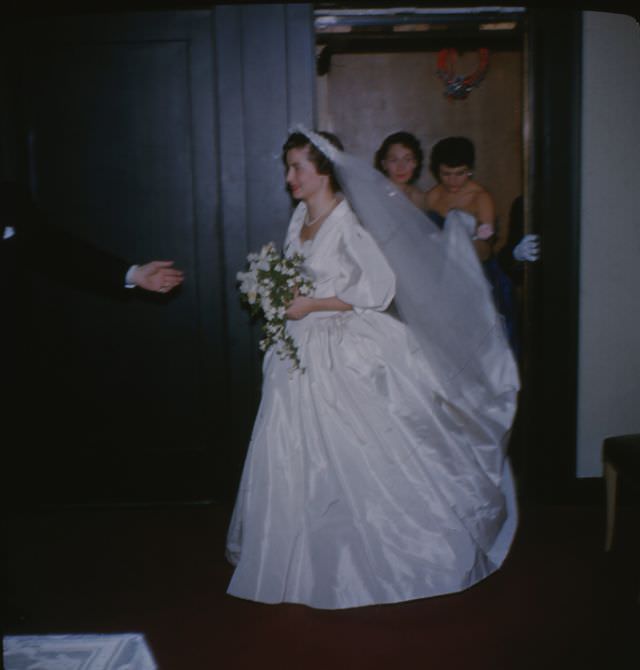 Elegance and Romance: A Stunning Photo Collection of a 1950s Wedding