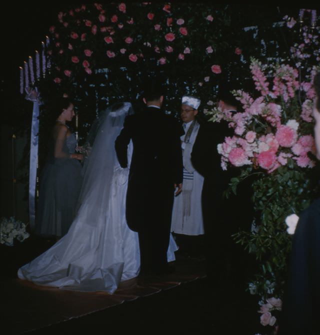 Elegance and Romance: A Stunning Photo Collection of a 1950s Wedding