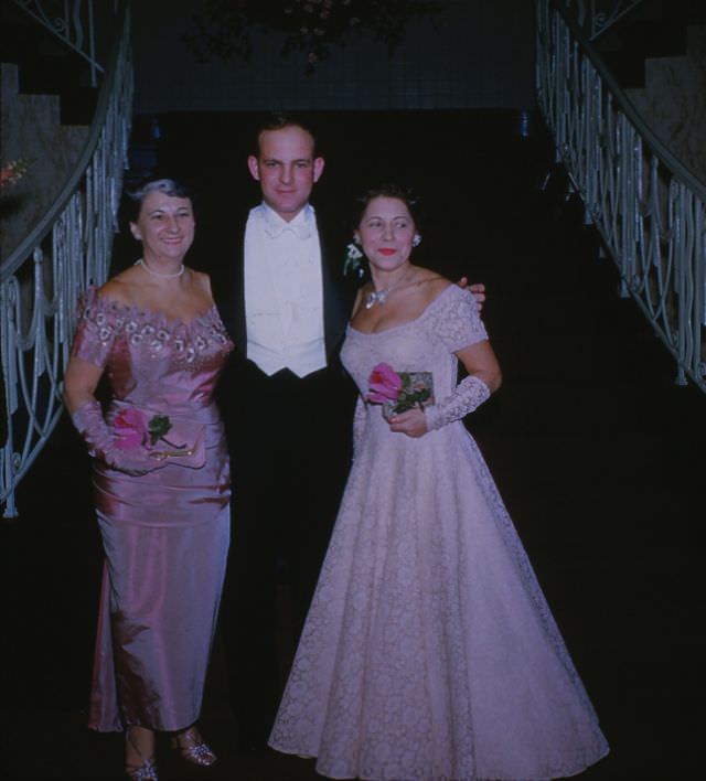 Elegance and Romance: A Stunning Photo Collection of a 1950s Wedding