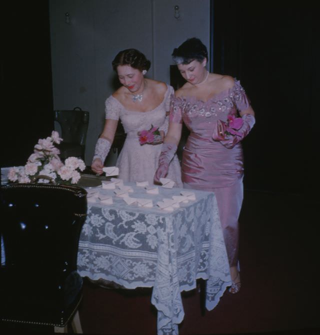 Elegance and Romance: A Stunning Photo Collection of a 1950s Wedding