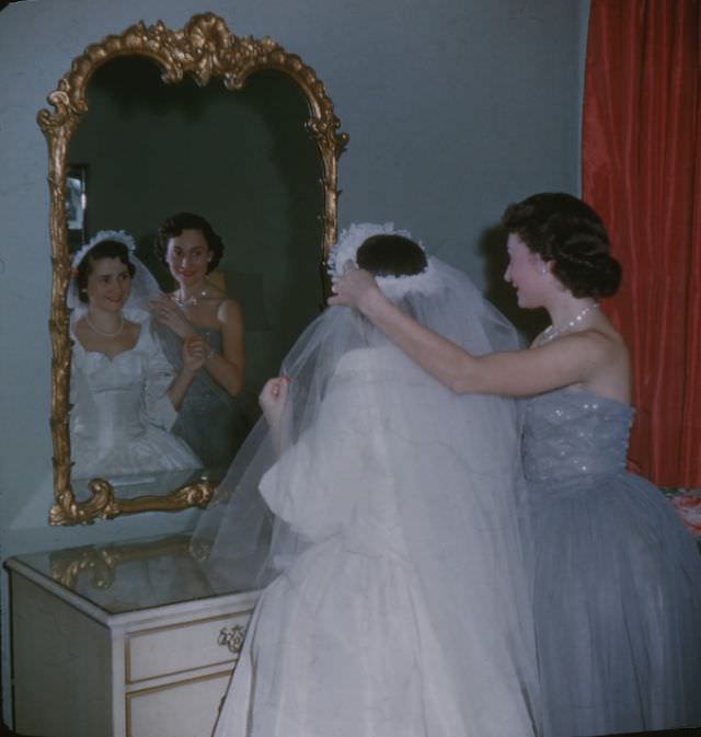 Elegance and Romance: A Stunning Photo Collection of a 1950s Wedding