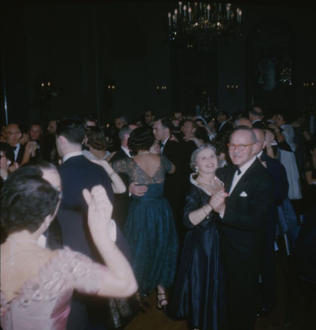 Elegance and Romance: A Stunning Photo Collection of a 1950s Wedding