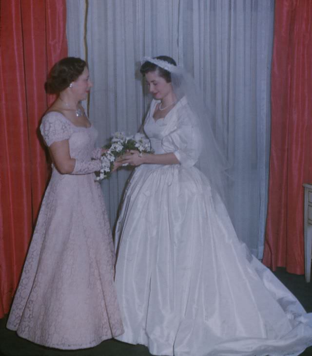 Elegance and Romance: A Stunning Photo Collection of a 1950s Wedding