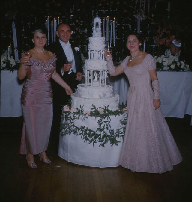 Elegance and Romance: A Stunning Photo Collection of a 1950s Wedding