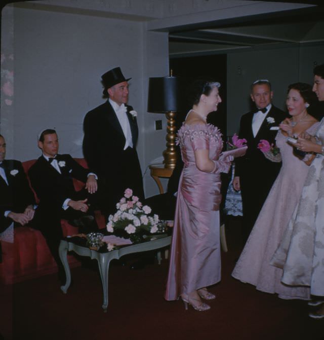 Elegance and Romance: A Stunning Photo Collection of a 1950s Wedding