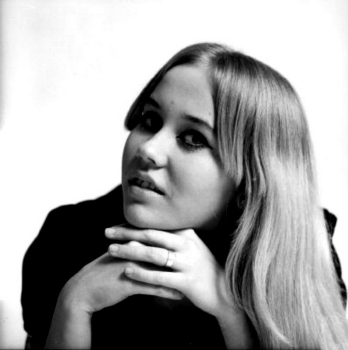 Rare Photos of Agnetha Fältskog's Early Days as a Teenage Sensation!