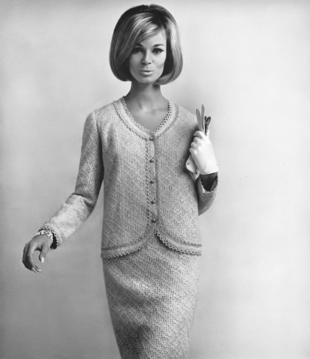 Anne de Zogheb in light and lacy knit suit edged all around in crocheting by Ricano, Vogue, December 1, 1964