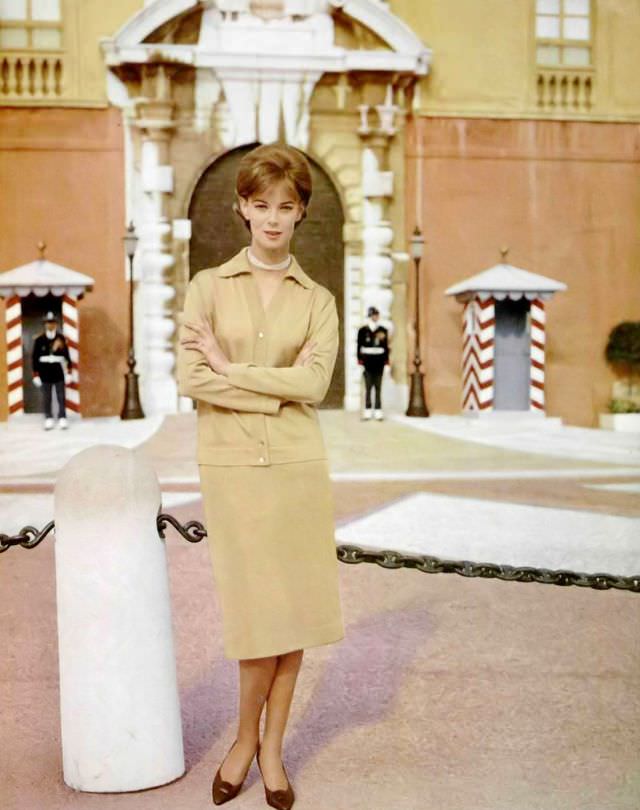 Anne de Zogheb in natural silk knitwear by Bettina, 1961