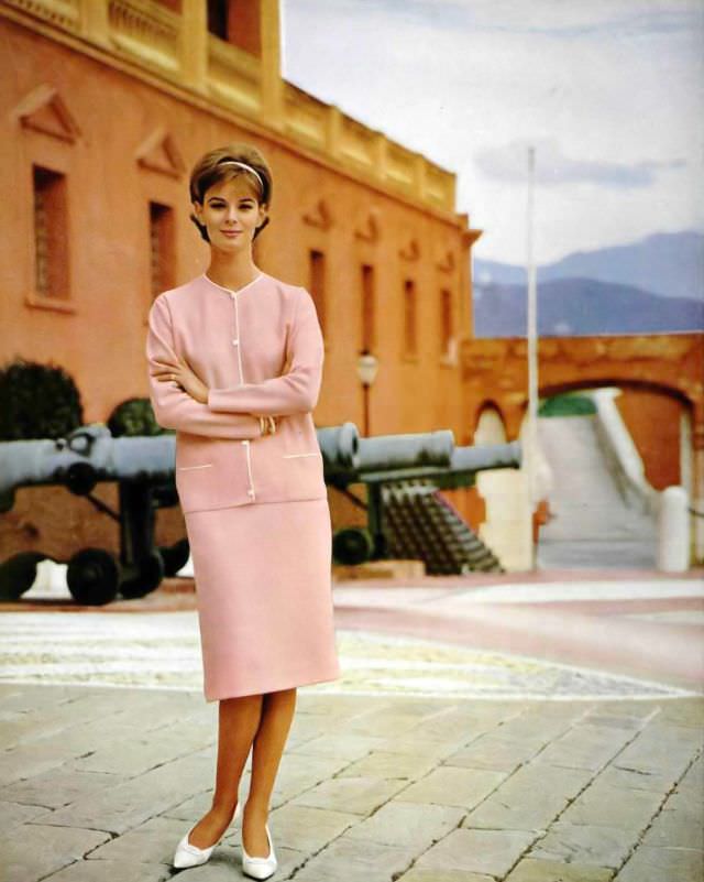 Anne de Zogheb in wool knitwearby Bettina, 1961