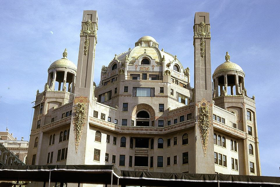 The grand Marlborough Blenheim Hotel that stood close to the Boardwalk. It was built in the early 1900s but was demolished in 1978. The site is now occupied by Bally's Hotel and Casino