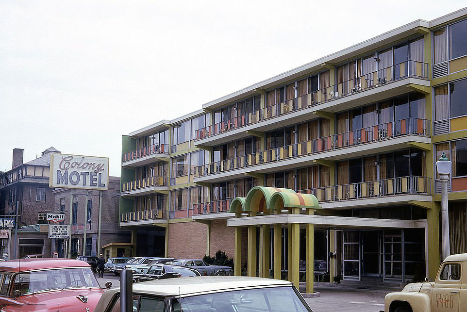 The entrance to the Colony Resort and Motel. It was a new hotel to the area, having only opened in 1959. It stood on the same site as the once grand Brighton Hotel