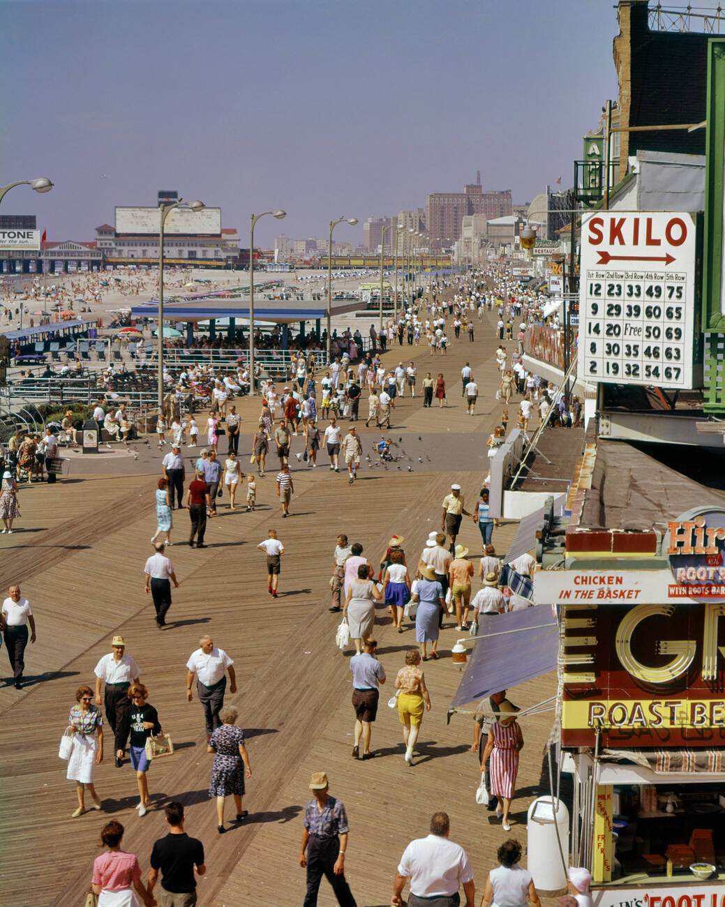 Looking Down at the shore crowd of people in Atlantic City, 1900